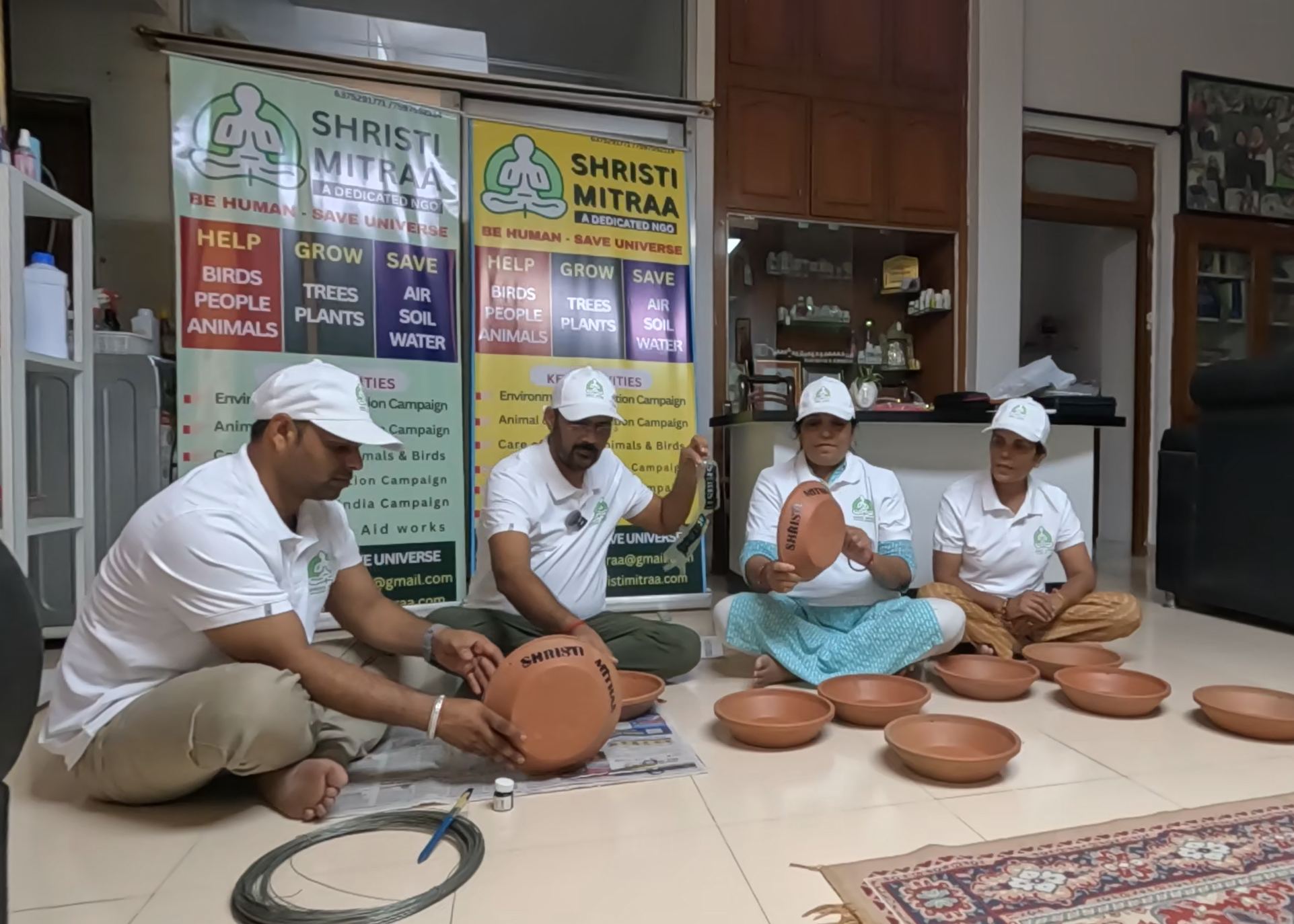 पक्षियों के लिए सकोरे – जीवनदायी प्रयास